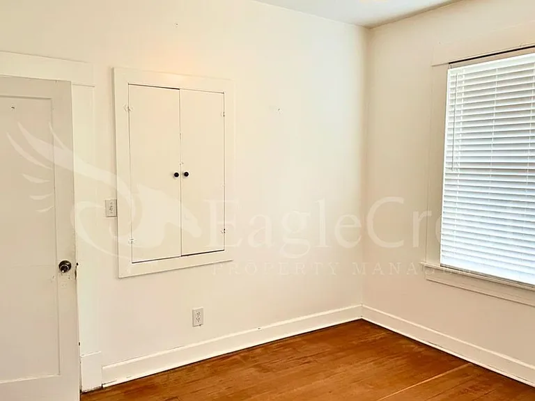 613 Locust St — Photo 10
