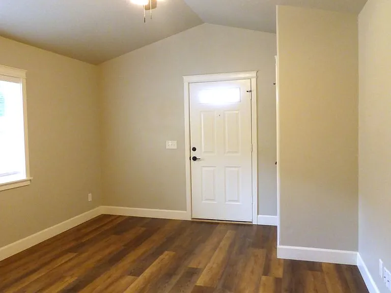 3576-3578 Fisher Ct NE — Photo 15