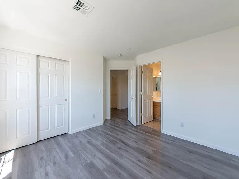 553 Adeline Ave — Photo 10