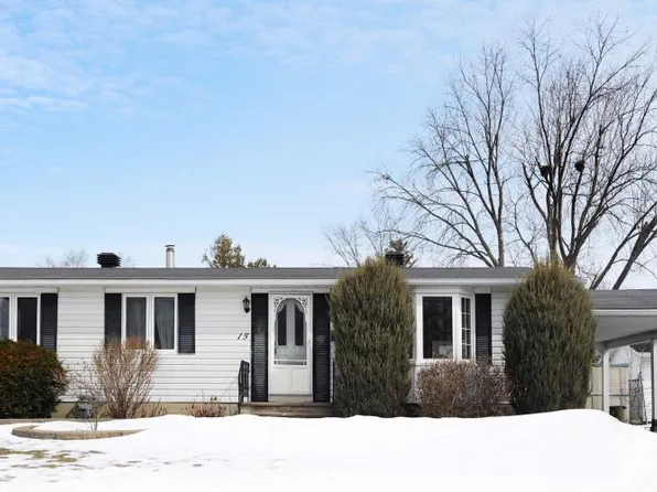 15 Overlake Dr, Ottawa, ON K2E 5V2