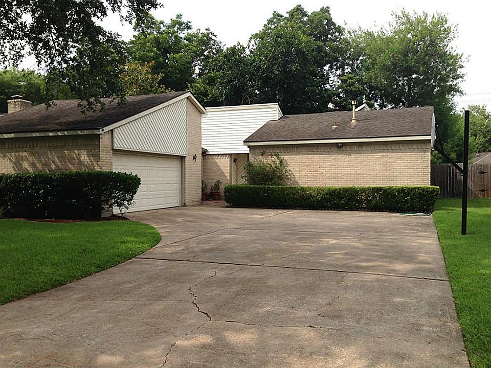 Plenty of parking in this double wide driveway.