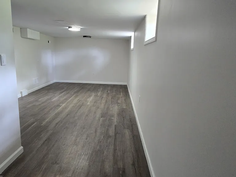 906 W Walnut St — Photo 10