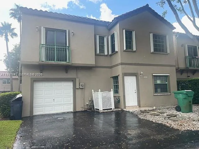 3 bed, 2.5 bath, 1377 sqft, $3,100 — Photo 2