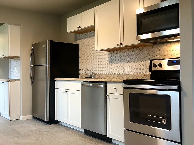 713 4th Ave — Photo 2