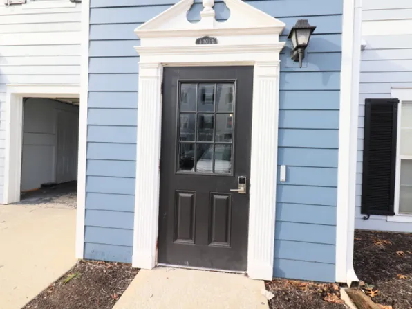 12913 Tradd St APT 2C, Carmel, IN 46032