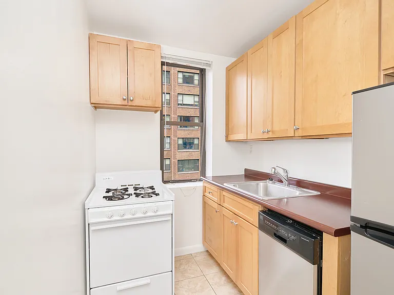 344 E 63rd St #11E — Photo 3