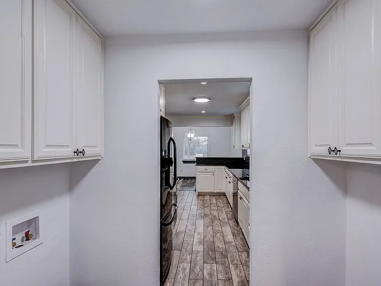 2540 Prichard Ln — Photo 2