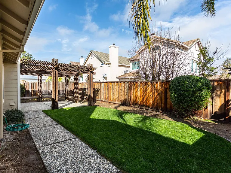 1040 Dellwood Ct — Photo 5