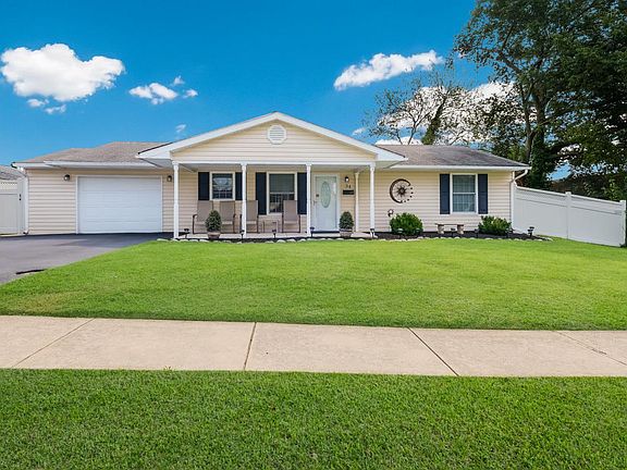 2nd image of 34 Maple Ln