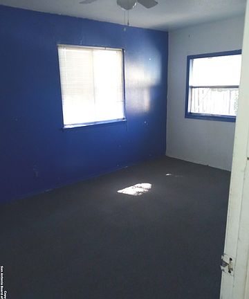 5th image of 114 Moon Valley Dr