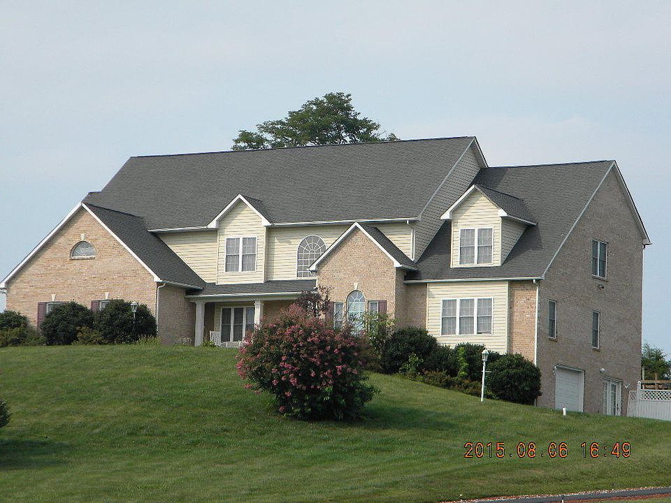 1st image of 50 Fox Moor Ct