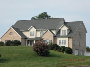 50 Fox Moor Ct, Fincastle, VA 24090