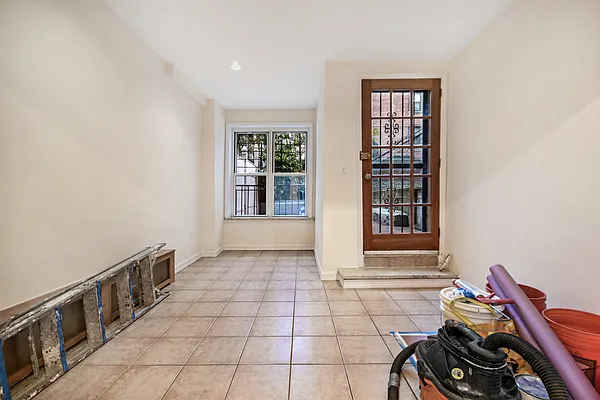 Rented by Compass | media 9