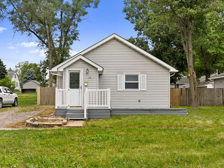 110 S Conrey St — Photo 1