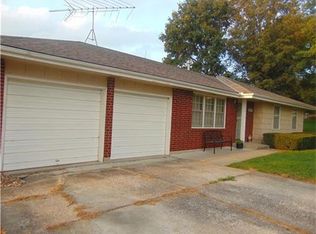 7277 Willow Dr, Odessa, MO 64076