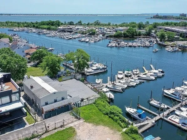 1 Merit Court image 7 of 7