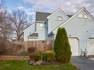 17 Whitman Ct, Freehold, NJ 07728
