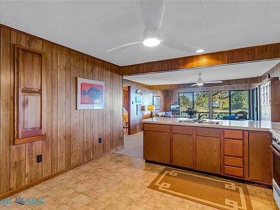 3rd image of 810 Long Point Ln