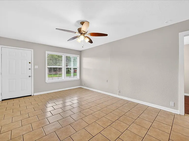 929 Ashland Dr — Photo 8
