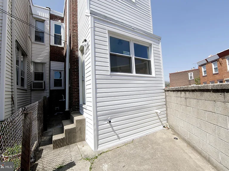 2677 Aramingo Ave — Photo 29