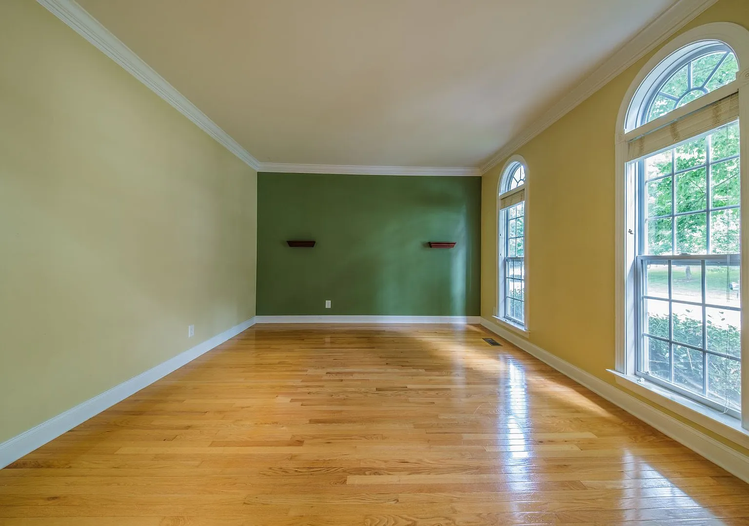 Spacious 4BR/4BA Home with Bonus Room & Flexible 5th Bedroom Option — Photo 4