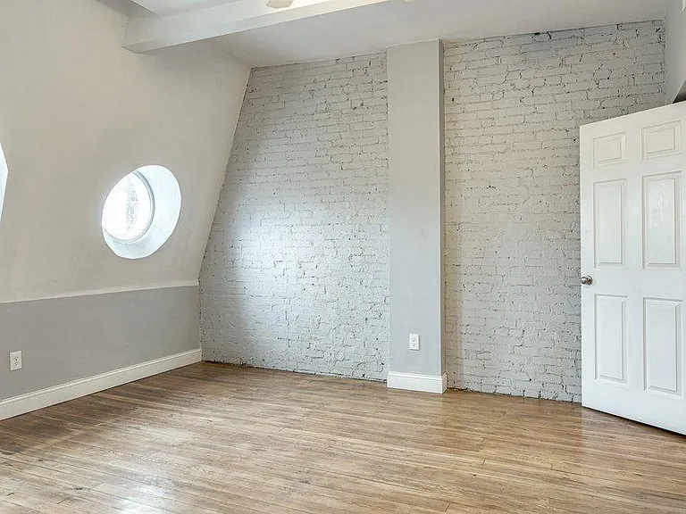Entryway of 3rd floor 2nd front bedroom