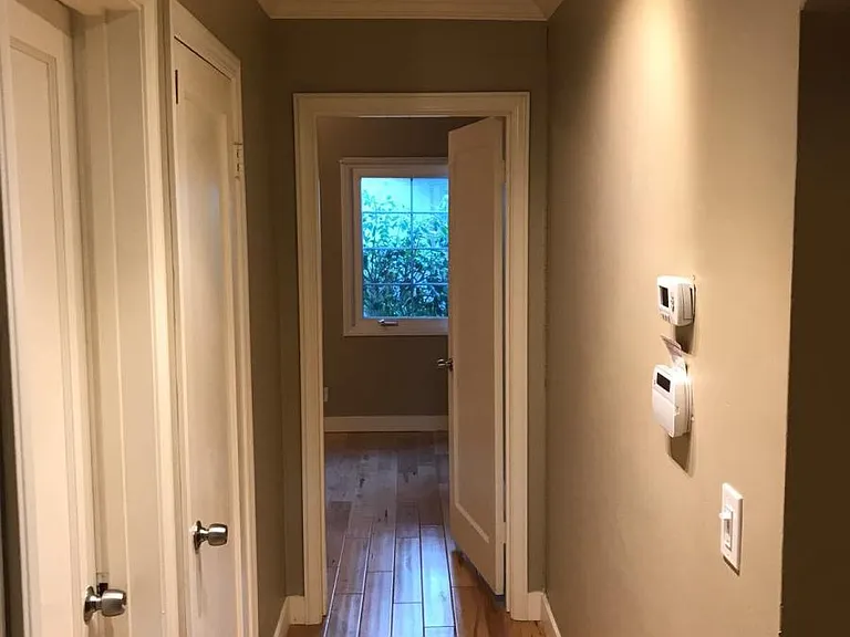 Hallway between the bedrooms