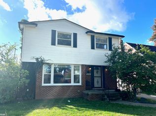 18270 Spring Ct S, Fraser, MI 48026