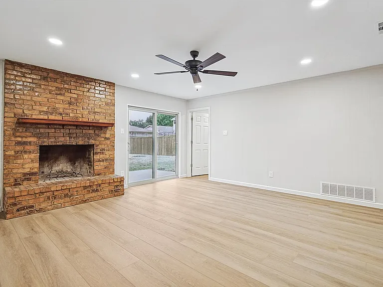 7517 Meadowbrook Dr — Photo 5