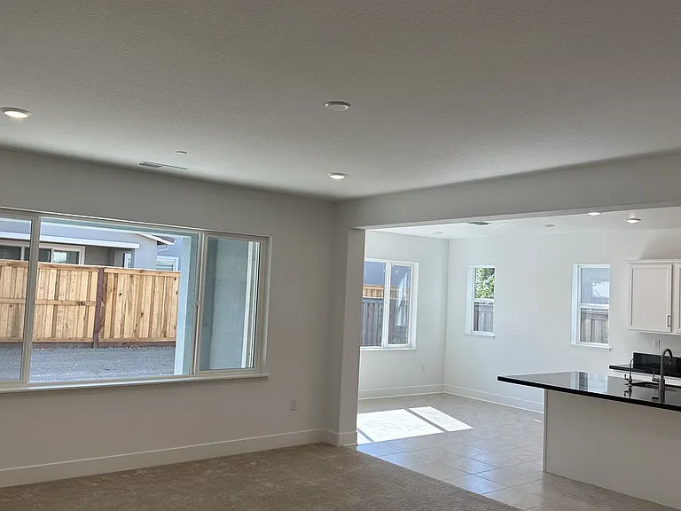 2779 Mulholland Dr — Photo 3