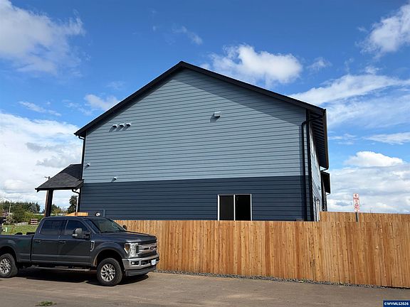 2nd image of 1542 Barn 1550 St