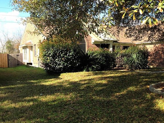 3rd image of 13915 Fair Park Dr