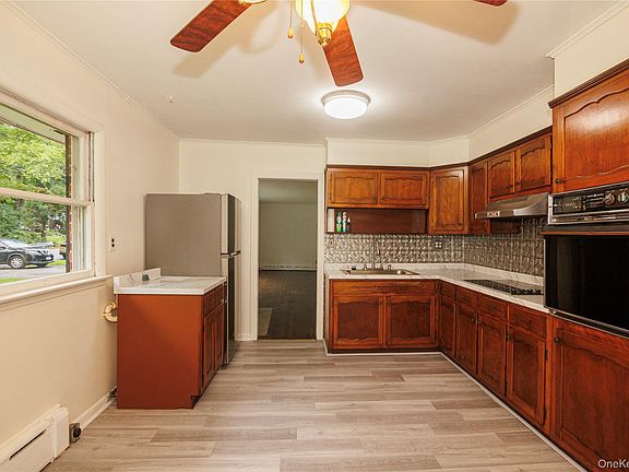 3rd image of 184 Lake Drive