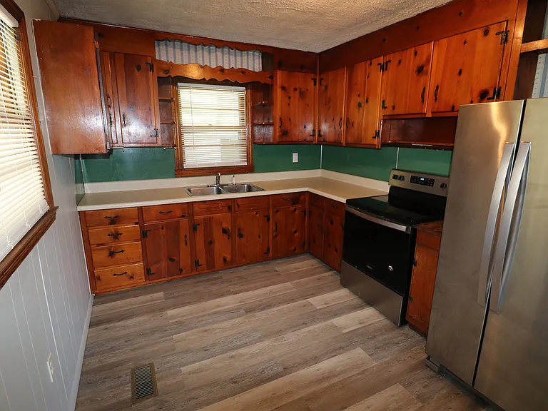 2026 W Stone Dr — Photo 7
