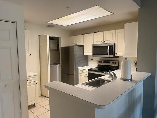 3 bed, 2.0 bath, 1361 sqft, $2,800 — Photo 2