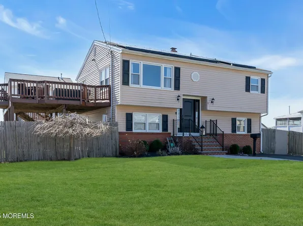 1 Pinehurst Avenue, Port Monmouth, NJ 07758