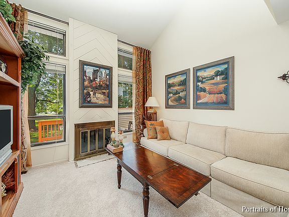 2nd image of 30W301 Pinehurst Dr