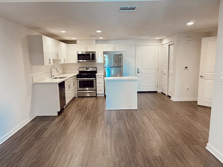 6332 Woodman Ave #5 — Photo 14