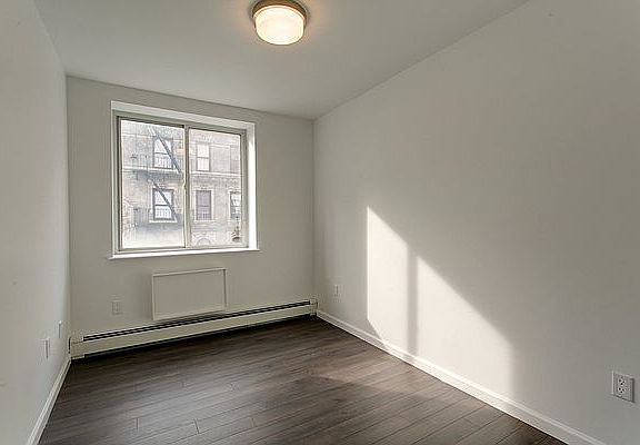 5th image of 194 E 2nd St APT 1B