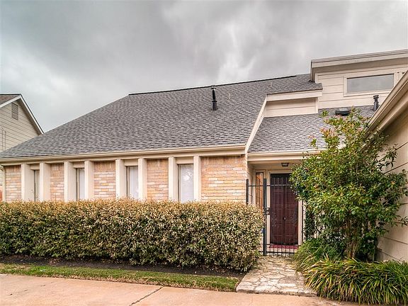 2nd image of 14811 El Miranda Dr