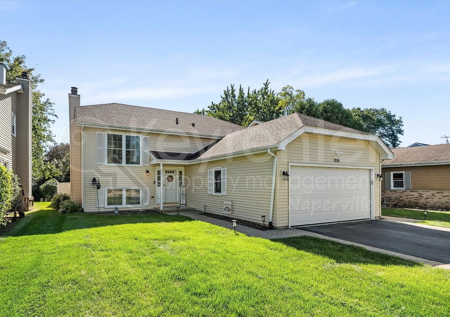 Spacious & Updated 3 BR Single-Family Home for Rent in Naperville! — Photo 2
