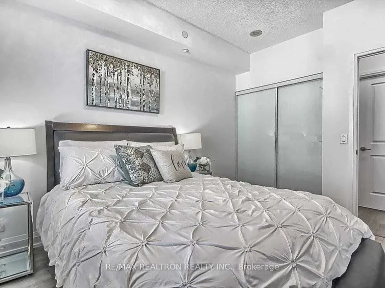 7890 Bathurst St #912 — Photo 12