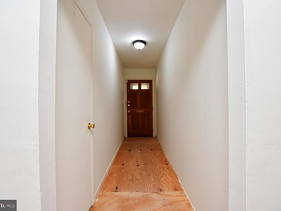 3rd image of 315 Garnet Dr