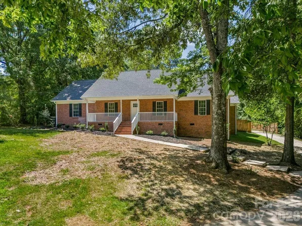 663 Lakeside Dr, Rock Hill, SC 29730