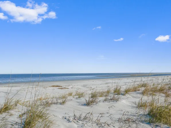 11 Harbor Dr, Saint Helena Island, SC 29920