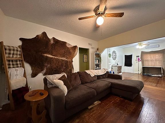 3rd image of 1107 W 2nd Ave