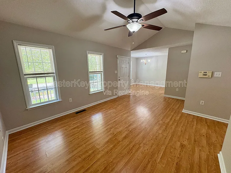 317 Cross Hill Ln — Photo 6