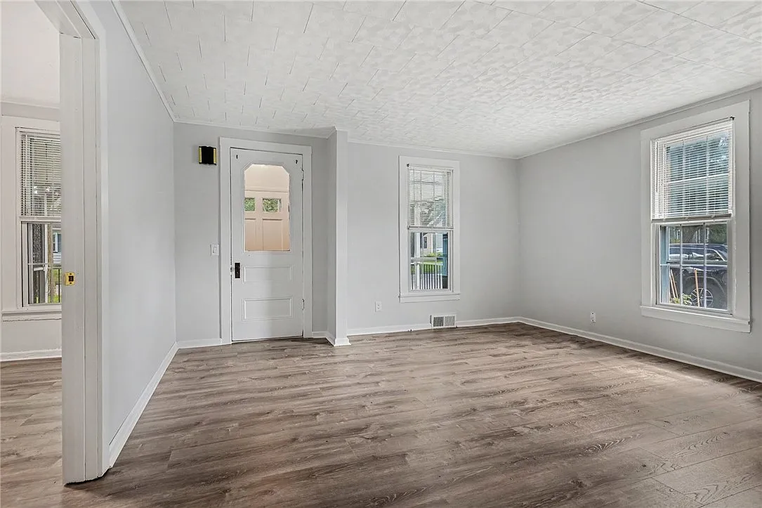 2 bed, 1.0 bath, 1186 sqft, $2,475 — Photo 4