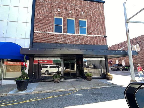 2nd image of 729 S Madison St