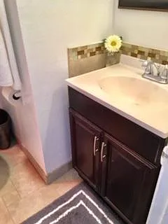 2nd bathroom